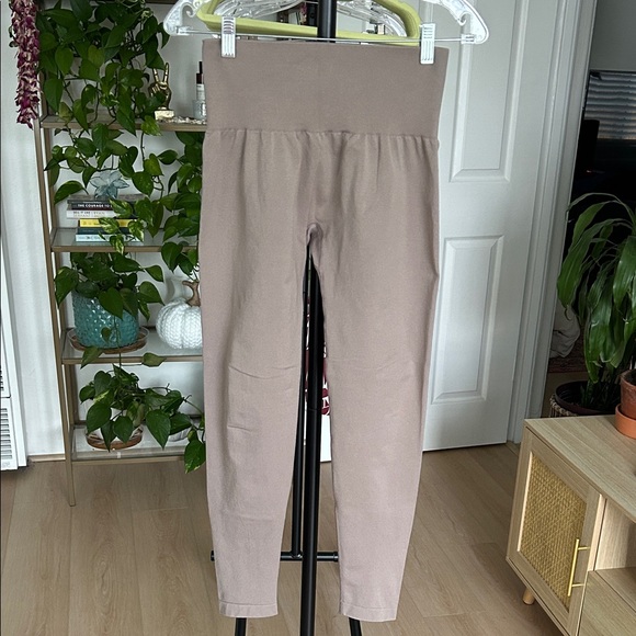 NVGTN Pants - NVGTN Women’s Legging. Size Medium. 23” inseam. Great condition. See details.